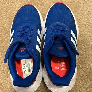 Adidas bounce sneaker, never worn